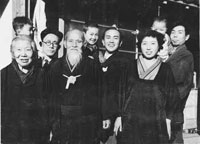 Слева направо: Хацу Уесиба, Киссёмару, Морихей Уесиба, Коичи Тохей, жена Киссёмару, Сакуко, Морихиро Сайто - 1953 г.